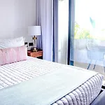 Ocean View Studio, Rooftop Pool, Steps From Beach Hyatt