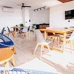 Ocean View Studio, Rooftop Pool, Steps From Beach Hyatt