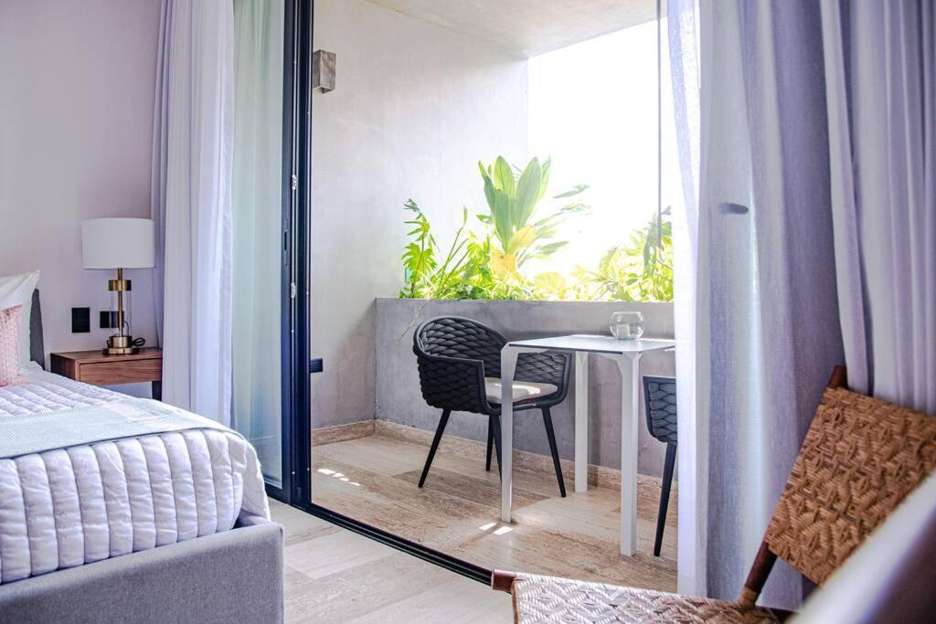 Ocean View Studio, Rooftop Pool, Steps From Hyatt * Playa del Carmen