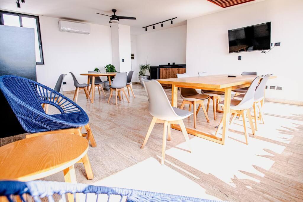 Ocean View Studio, Rooftop Pool, Steps From Hyatt