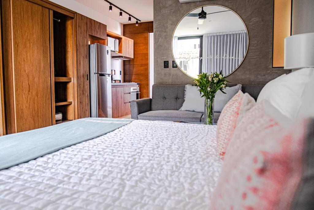 Ocean View Studio, Rooftop Pool, Steps From Hyatt Apartamento
