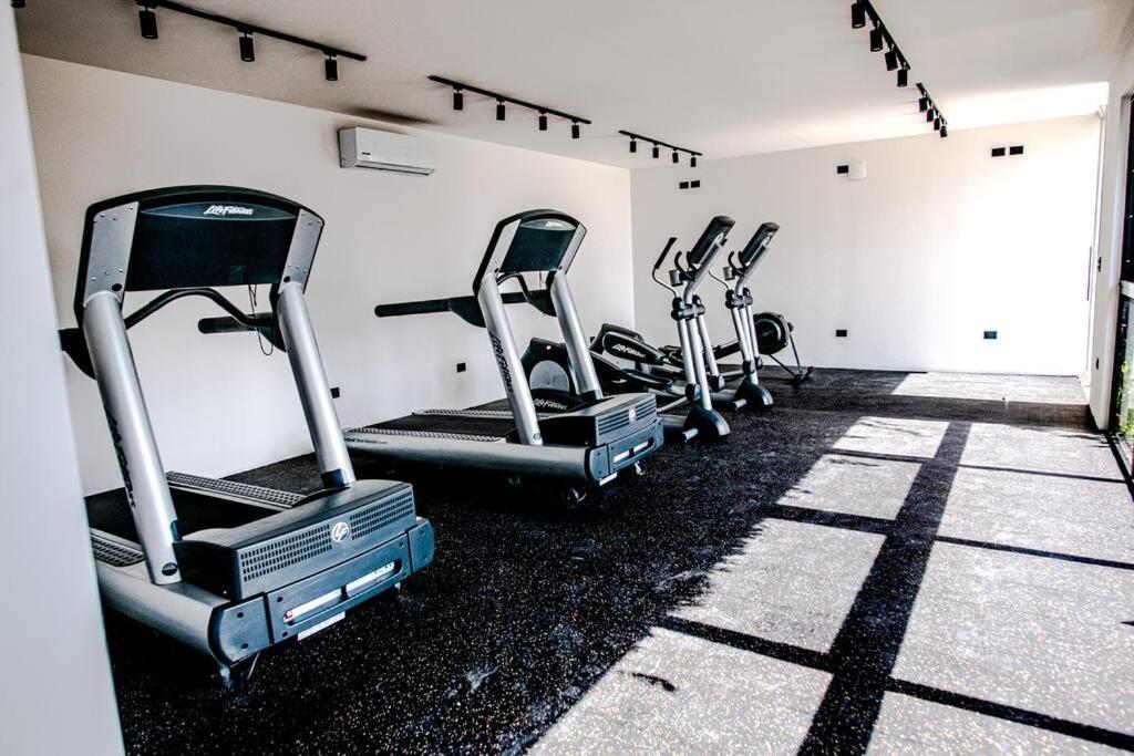 Ocean View Studio, Rooftop Pool, Steps From Hyatt Apartamento