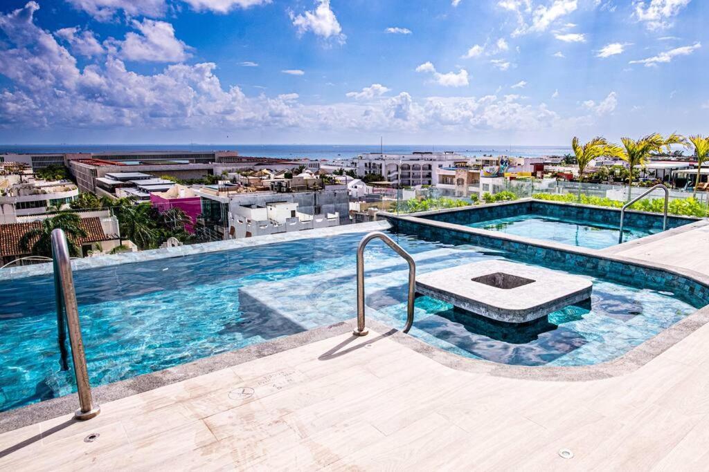 Ocean View Studio, Rooftop Pool, Steps From Hyatt * Playa del Carmen